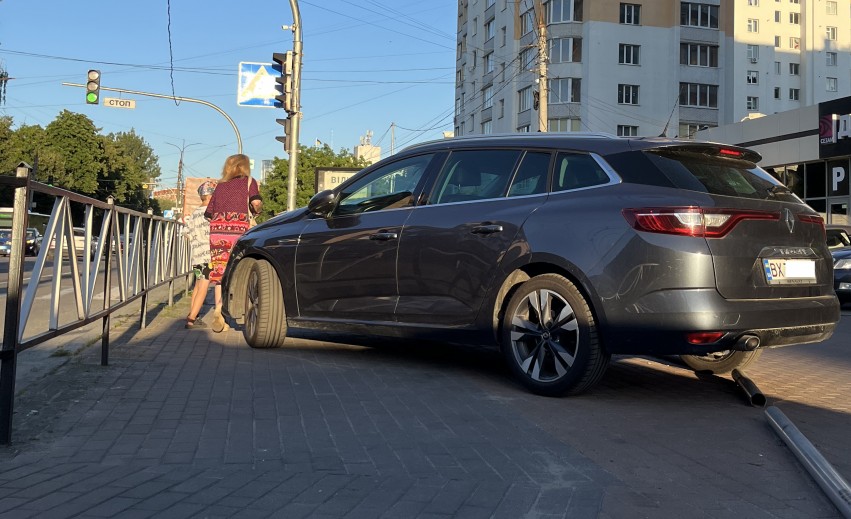 У Хмельницькому працюють інспектори з паркування Контроль